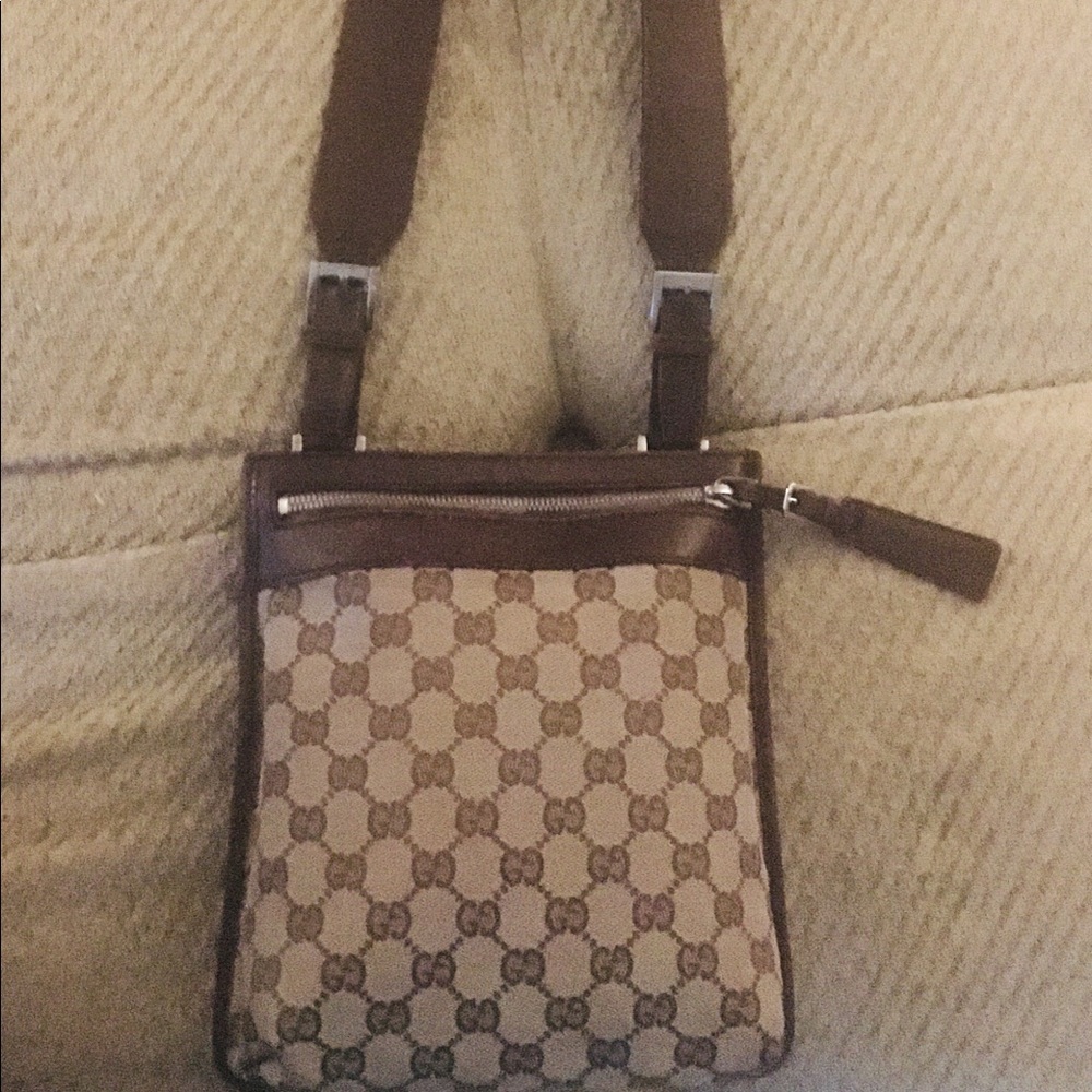 Vintage crossbody Gucci bag